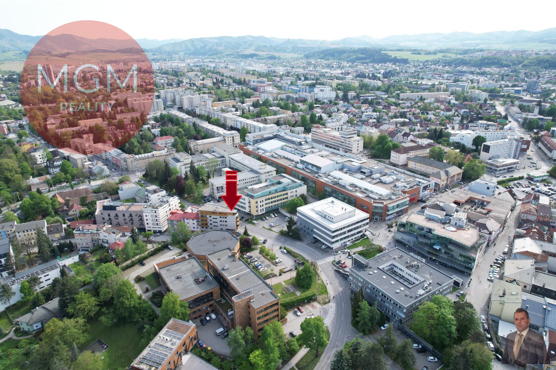 Slnečný 2 izbový byt s parkovaním a s krásnou terasou v centre Žiliny (oproti Auparku)