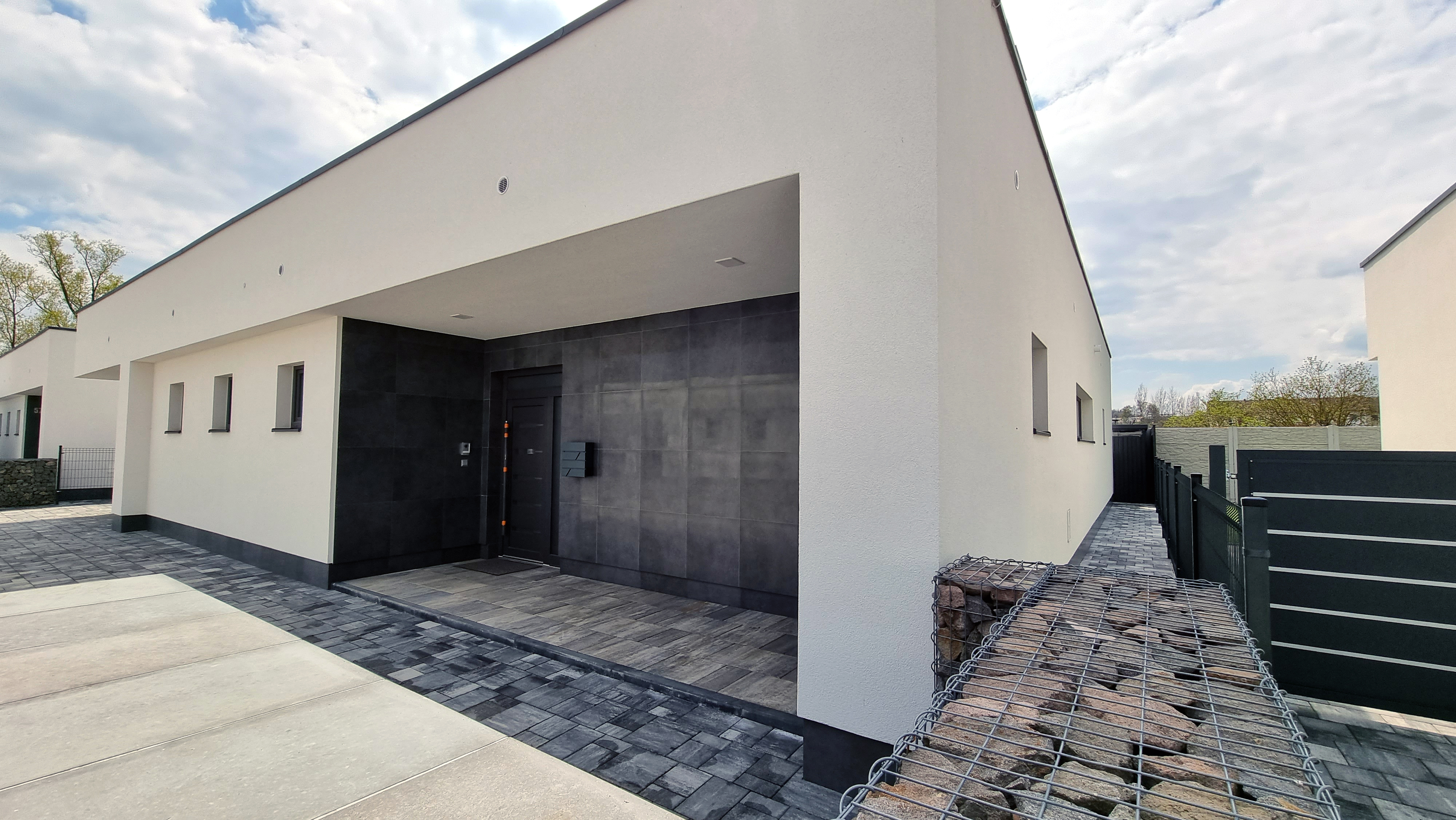 REZERVÁCIA - EXKLUZÍVNE! Prenájom luxusný 4-izbový rodinný dom, atraktívna lokalita, Žilina – Mojš, Cena: 1.500 €/ mesiac