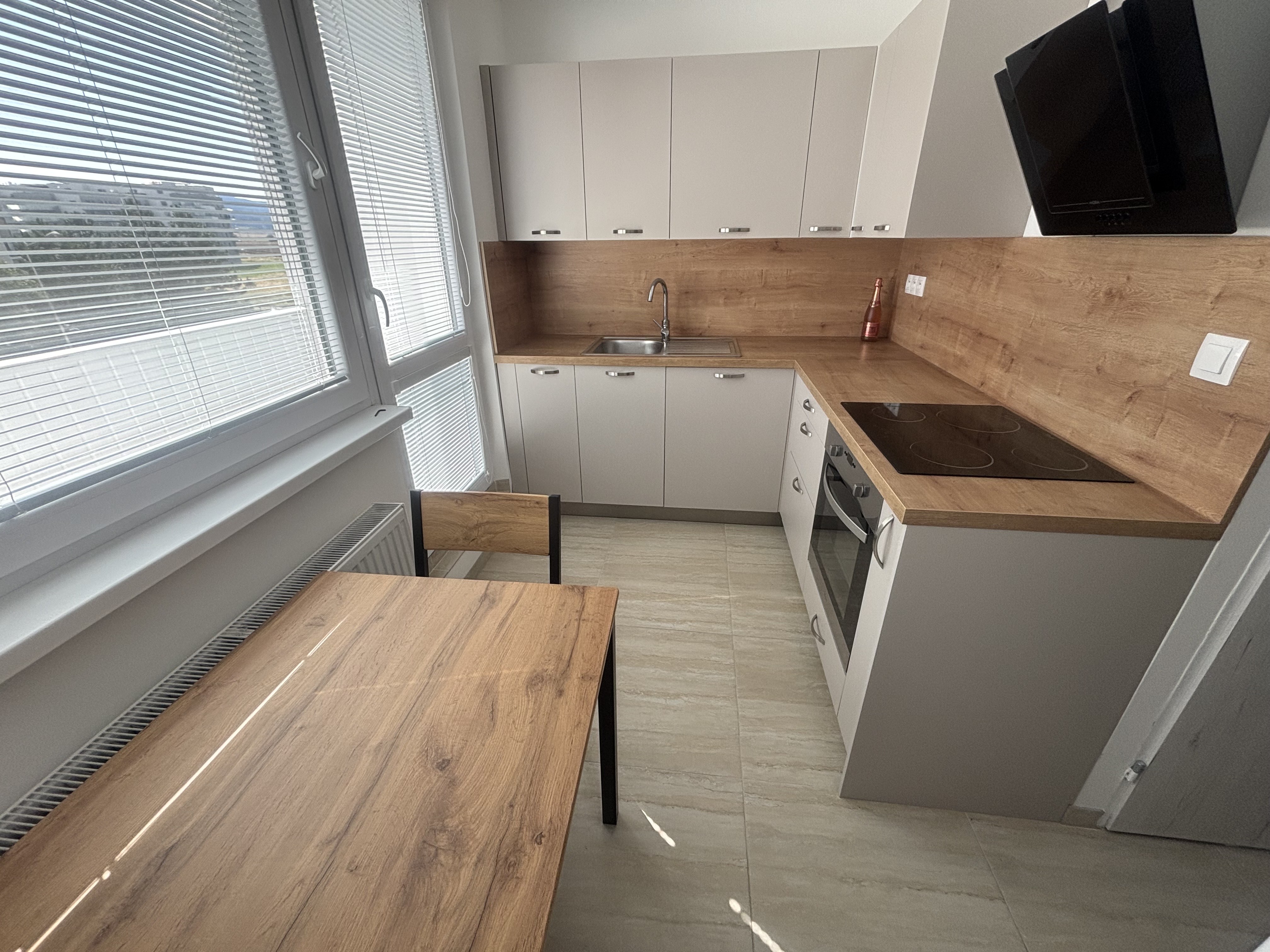 PRENÁJOM, ZARIADENÝ 1 IZBOVÝ BYT S BALKÓNOM, POPRAD, 480,-eur