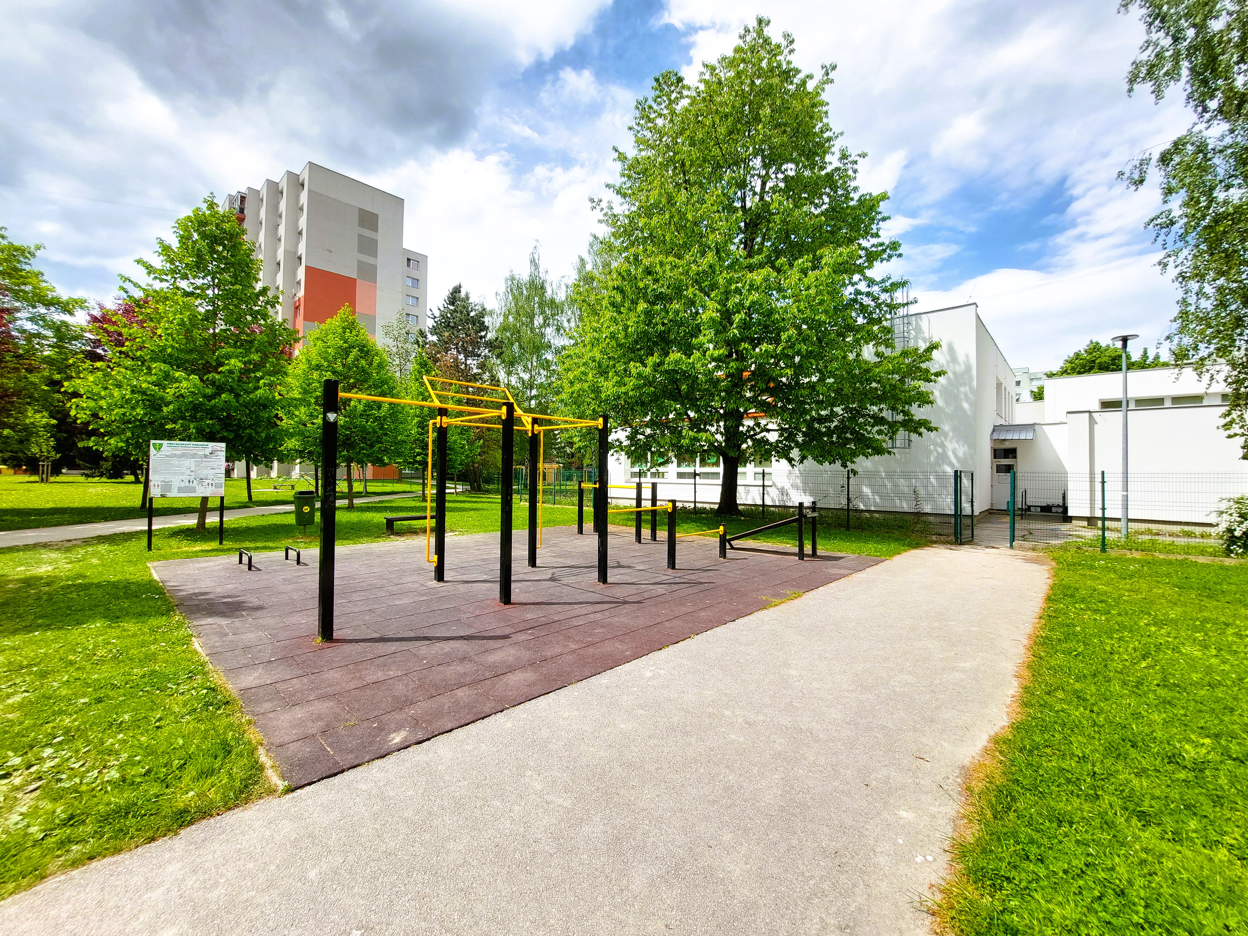 Ojedinelý 4+1 izbový byt s dvomi pivnicami a parkovaním, kvalitná rekonštrukcia, Žilina - Vlčince 