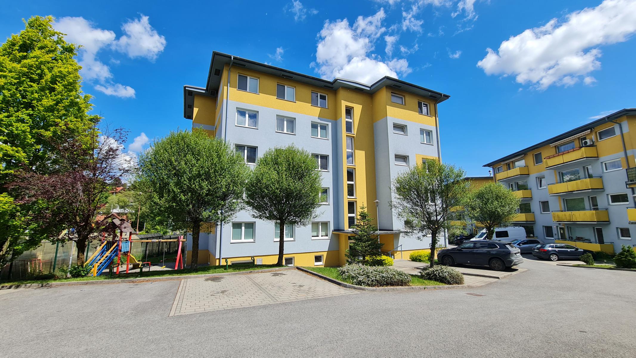 Veľkometrážny 4-izbový byt s parkovaním, Žilina - Závodie