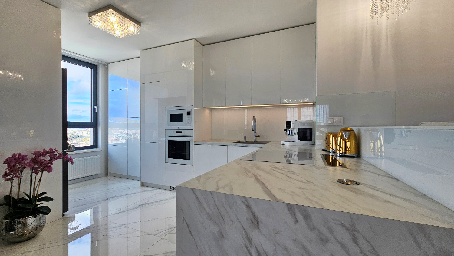 Bývanie v oblakoch: zariadený 3-izbový byt s výhľadmi, Bratislava-Ružinov - Nivy, Cena: 799.000 €