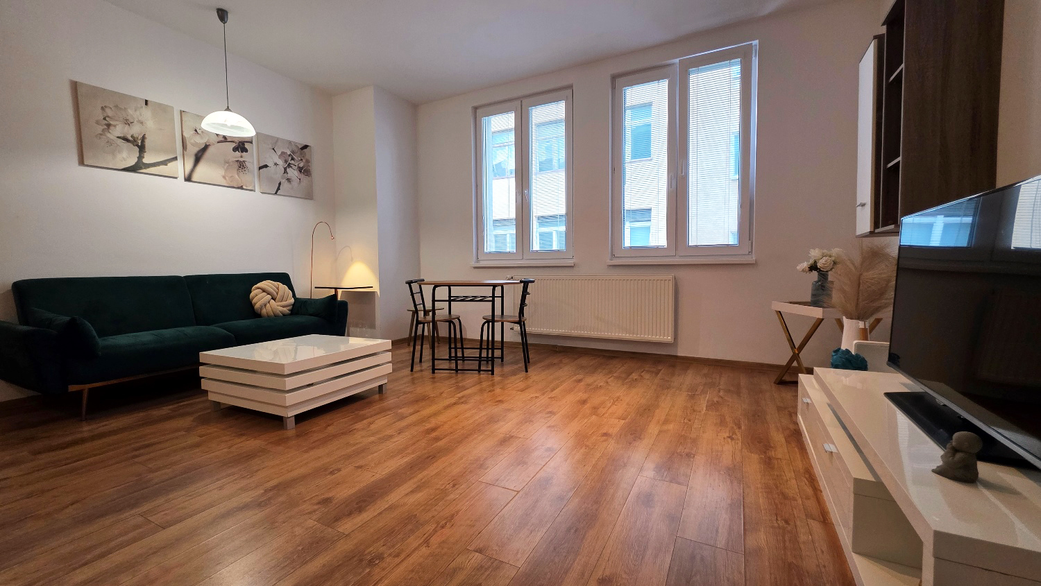 Centrum mesta s vlastným parkovaním: zariadený 2-izbový byt, Žilina - Staré mesto, Cena: 599€/mes bez energií
